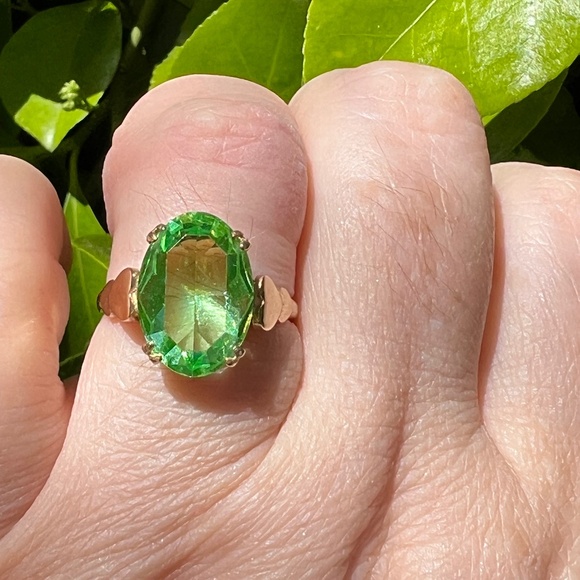 VINTAGE 9K GOLD URANIUM VASELINE GREEN GLASS RING HEARTS BAND ENGLISH HALLMARKS - Picture 5 of 16